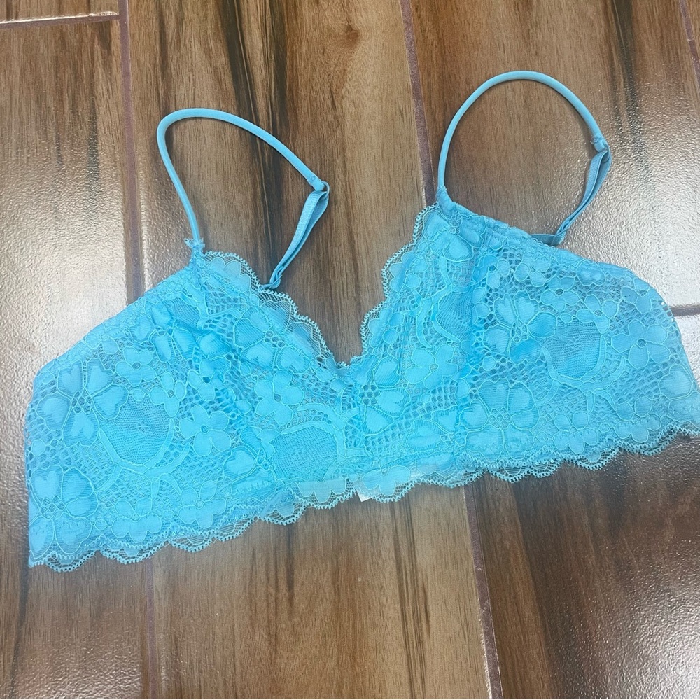 ⭐️ Lacy bralette with adjustable straps